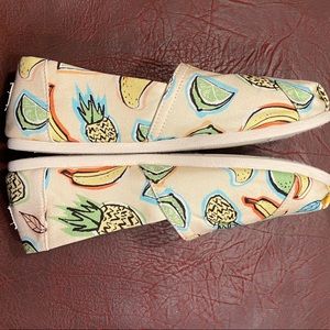 Toms Coral Cuban Fruit Alpargatas. Ladies’ size 10.